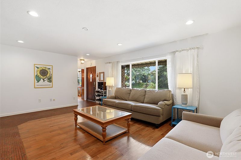 5th image of 305 S 35th Street