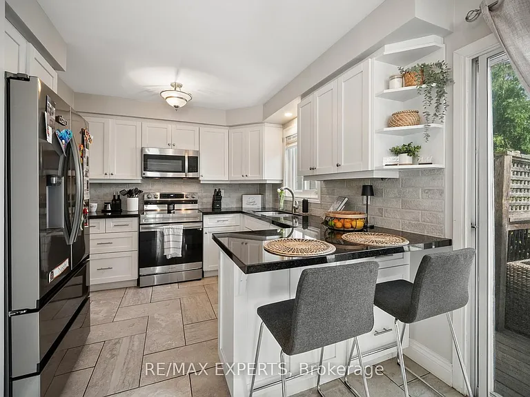 11 Penton Dr — Photo 10