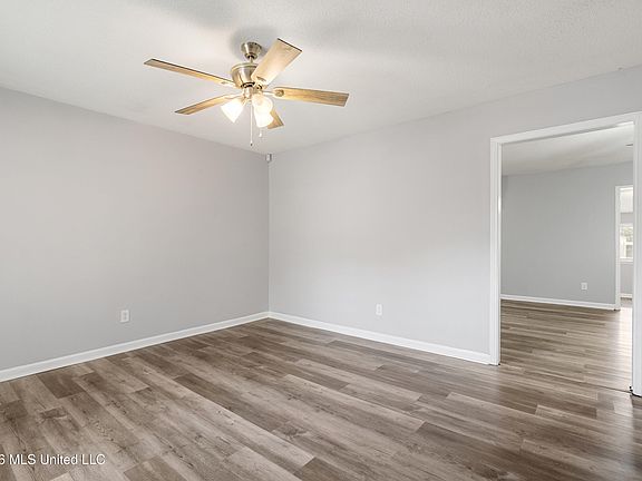 3rd image of 2023 Cresthill Dr N