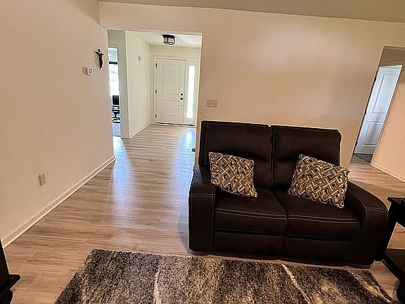 5th image of 642 Villa South Dr