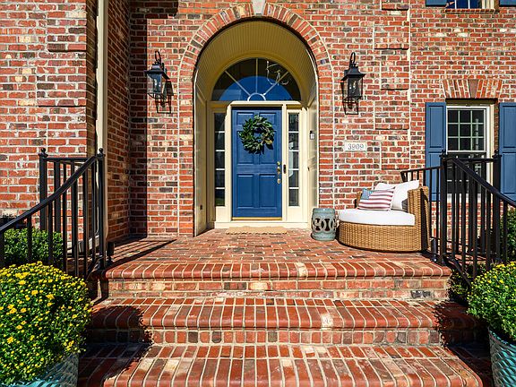 3rd image of 3909 Hemsbury Way