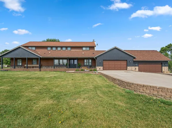 1647 200th Ave, Manchester, IA 52057