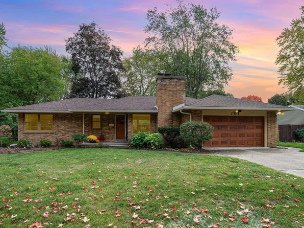 701 W Meadowbrook Dr, Midland, MI 48640