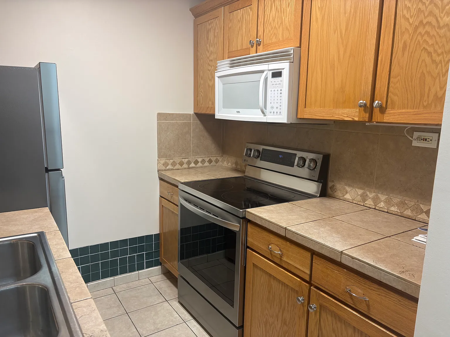 1 bed, 850 sqft, $1,375 — Photo 4