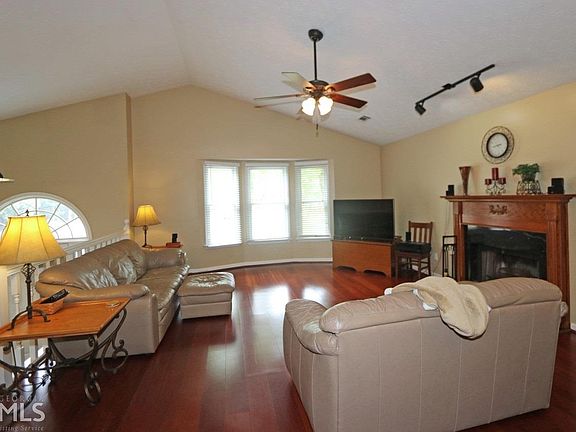5th image of 620 Heritage Woods Dr
