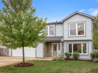 568 Bluff St, Carol Stream, IL 60188