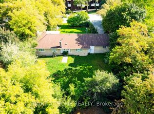 8 Manorcrest Dr, Toronto, ON M2N 5K1