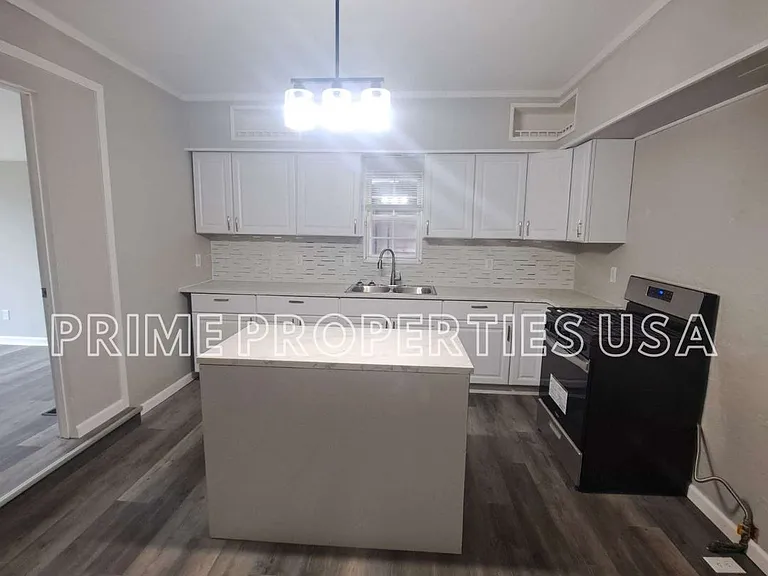 807 Leech St — Photo 5