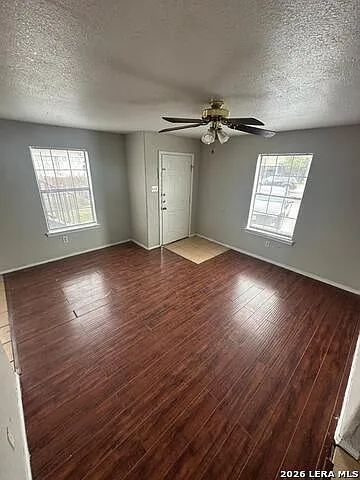 3 bed, 1.0 bath, 3070 sqft, $1,050 — Photo 4