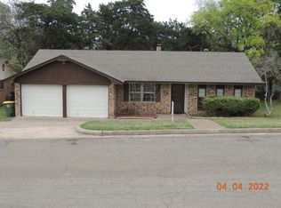 561 Mountain Lake Dr, Woodway, TX 76712