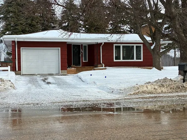 305 S Main St, Drayton, ND 58225