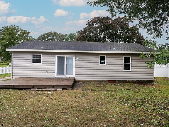 5th image of 107 Princeton Rd