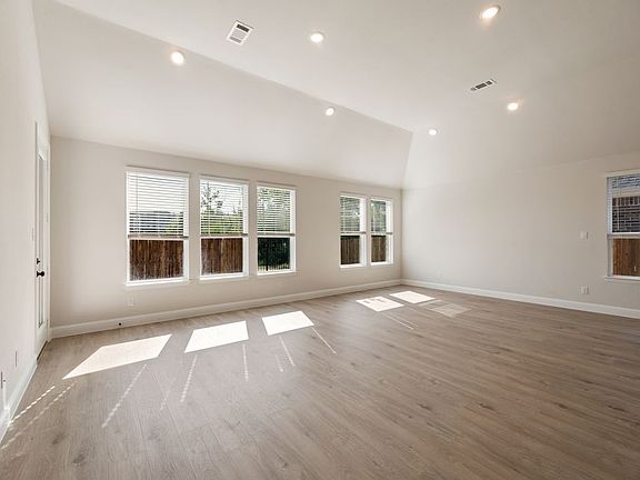 5th image of 204 Starlight Dr