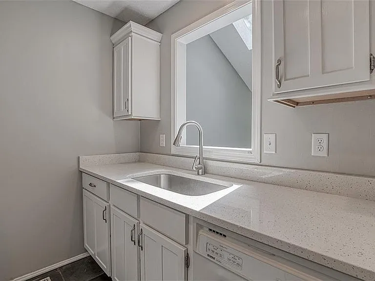 10923 Gillette St — Photo 5