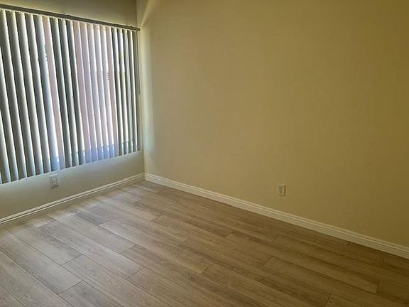 4th image of 433 N Jackson St APT 207