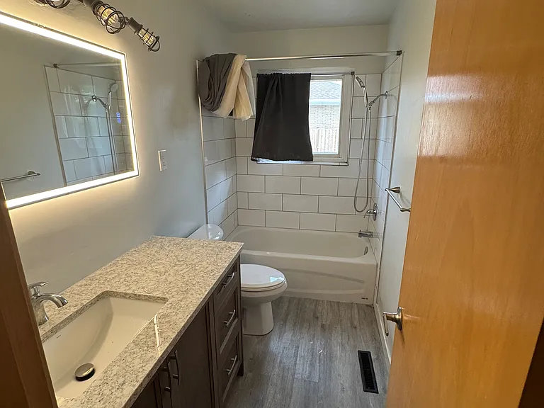 100 Susan Ave — Photo 3