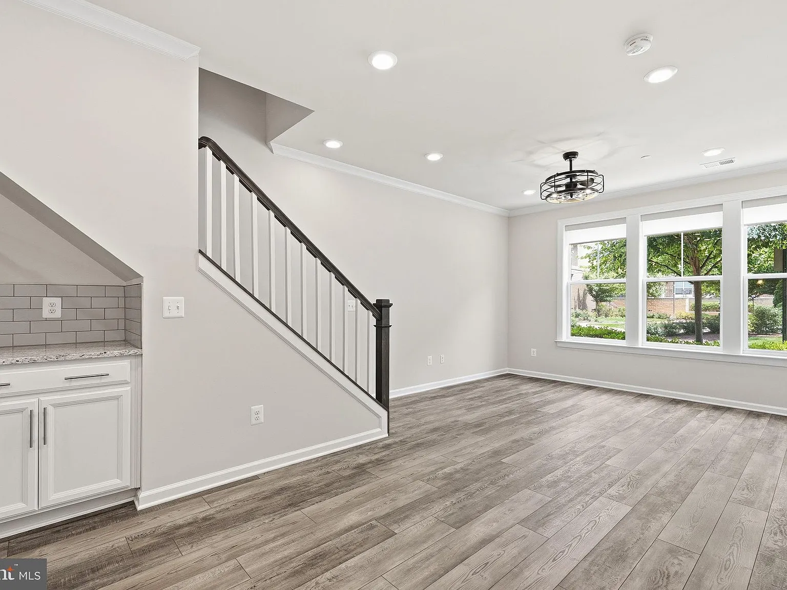 Kincora Land Bay D Condominium — Photo 4