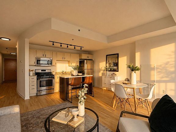 2nd image of 929 Portland Ave APT 810