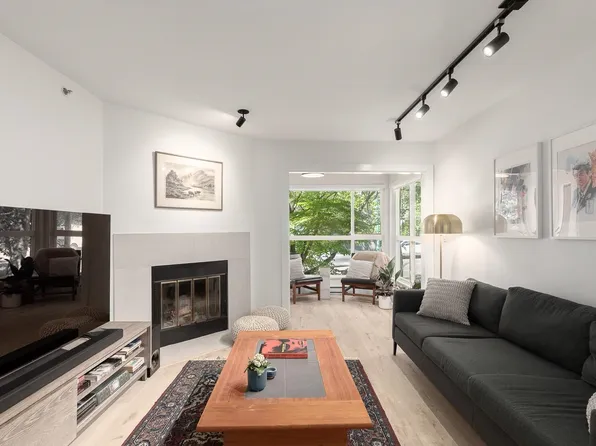 2272 Dundas St #203, Vancouver, BC V5L 1J8