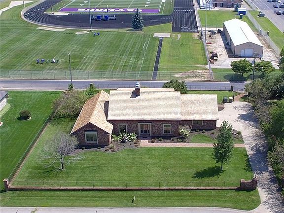 3rd image of 538 Robin Hood Dr