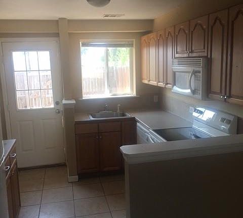 4th image of 1546 N Valentia St