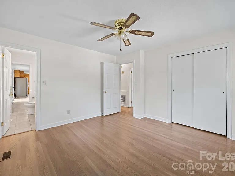 1502 Cloverdale Ln — Photo 15