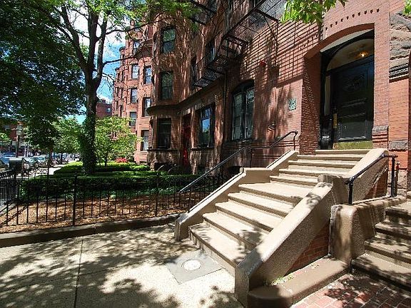 5th image of 395 Marlborough St APT 1