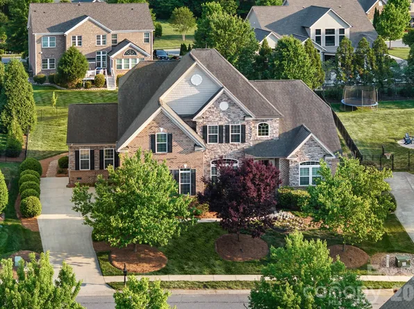 8480 Penton Pl, Harrisburg, NC 28075