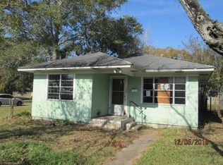 1206 Alvin Ave, El Campo, TX 77437