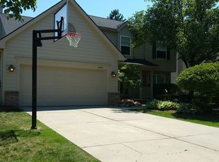 1890 Plumridge Ct, Commerce Township, MI 48390
