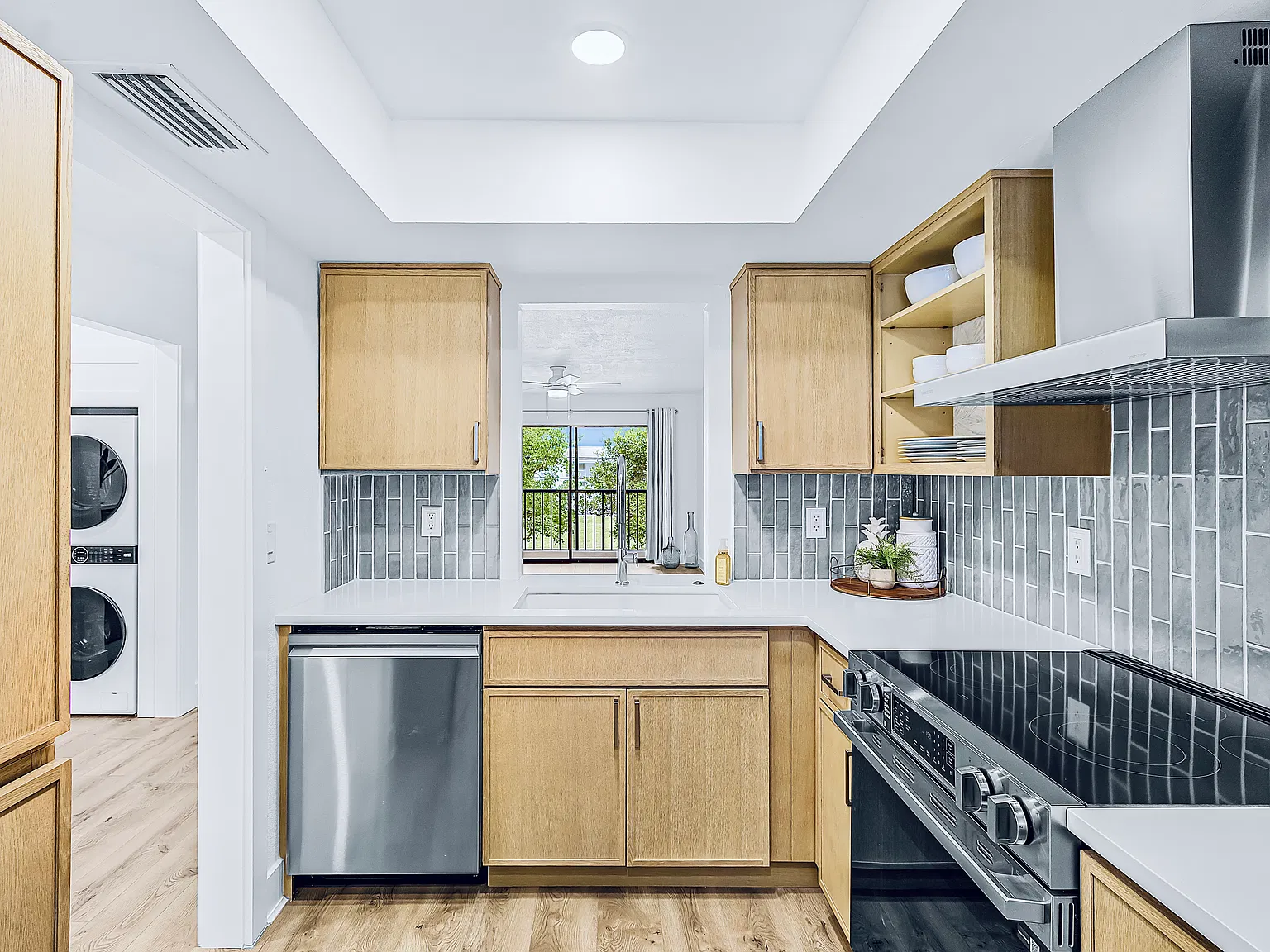 2 bed, 840 sqft, $1,700 — Photo 3