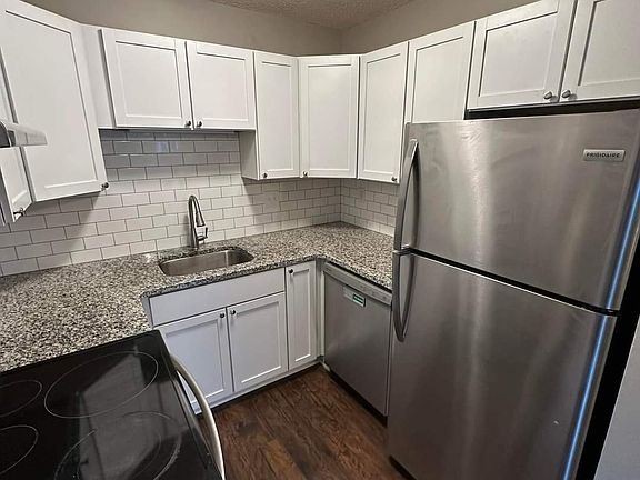 2nd image of 1399 Farrington St #B