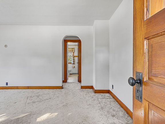 4th image of 1120 County Road C