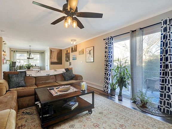 5th image of 725 Towne House Vlg #0