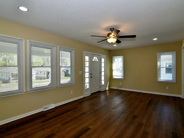 5712 Garfield Ave — Photo 8