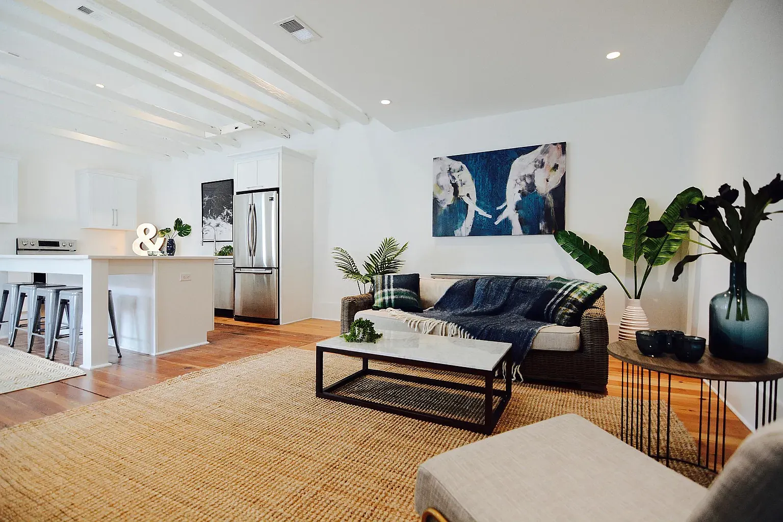 3 bed, 1652 sqft, $5,850 — Photo 1