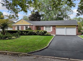 10 Cardiff Run, Mount Sinai, NY 11766