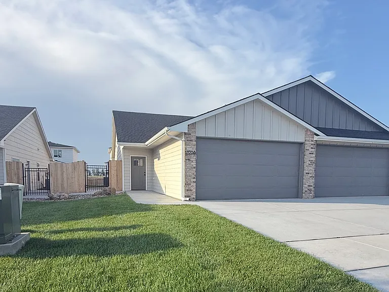 17008 W Lawson St — Photo 1