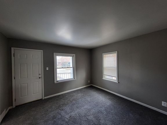 4th image of 22032 Elizabeth St