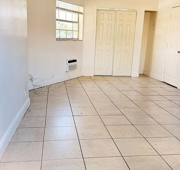 978 SW 10th Dr — Photo 8