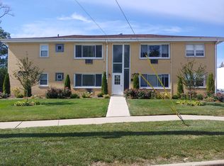 960 Shermer Rd #8, Glenview, IL 60025