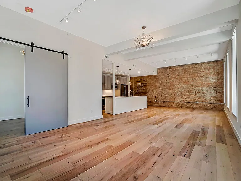 39 E Court St #3 — Photo 11