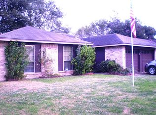 914 River Creek Dr, La Porte, TX 77571