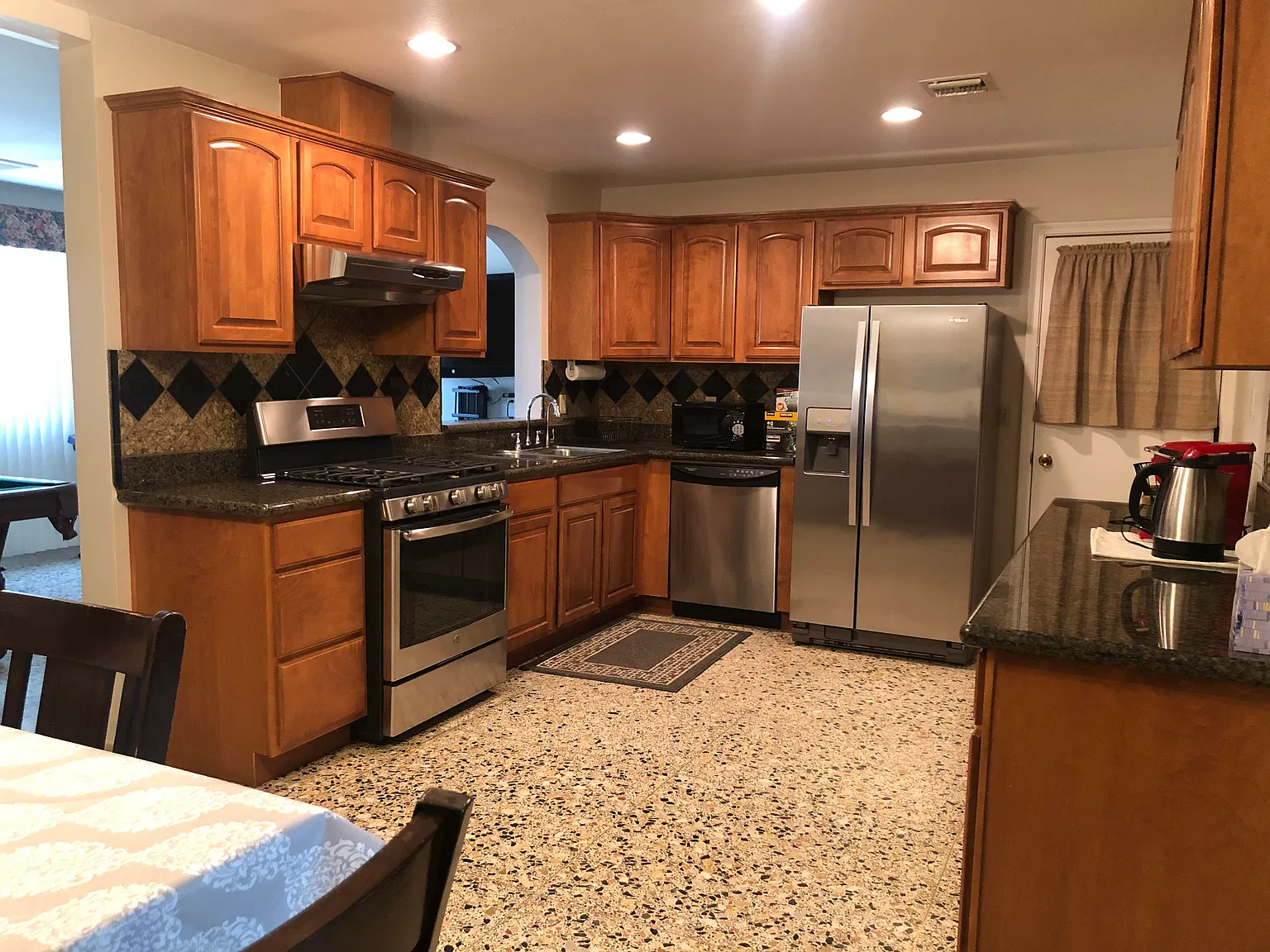 4 bed, 2095 sqft, $2,095 — Photo 2