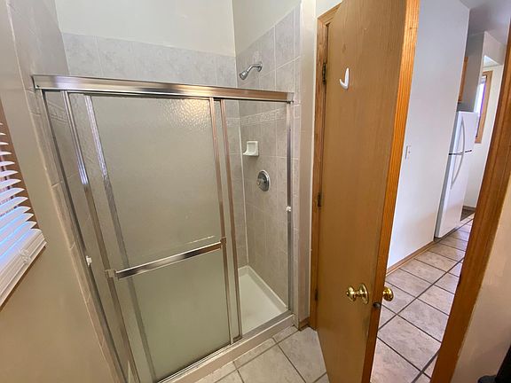 Front Bathroom - Shower