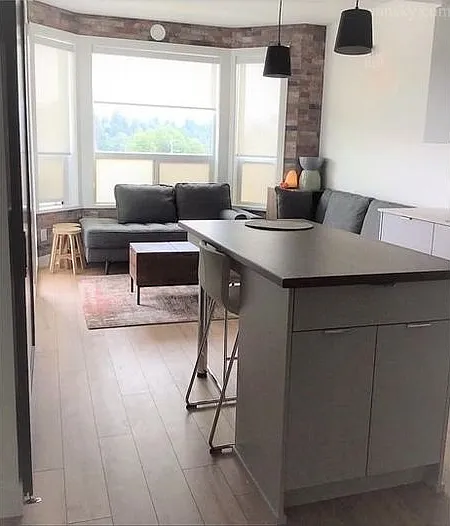 2493 Montrose Ave — Photo 2