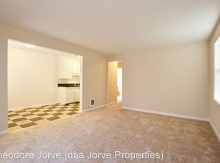 817 N 36th St, Seattle, WA 98103