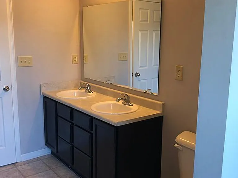 909 Adena Ln — Photo 10
