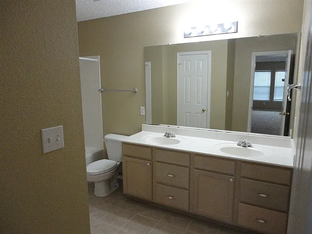 1000 Silverstone Ln — Photo 7