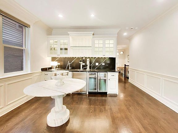 4th image of 2523 N Southport Ave #1N